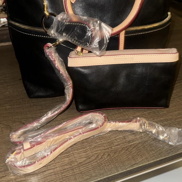 NWOT Dooney and Bourke 3 piece set (dust bag included) - Picture 3 of 12